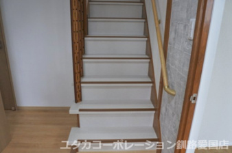 武佐3丁目5-261売家【内装】2階へ続く階段です◎
