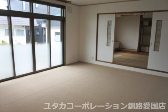 武佐3丁目5-261売家【居間・リビング】リビングは12.5帖！大きい窓で採光も充分◎