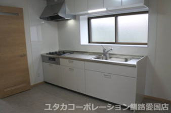 武佐3丁目5-261売家【キッチン】令和5年10月リフォーム済のシステムキッチン☆3口コンロです