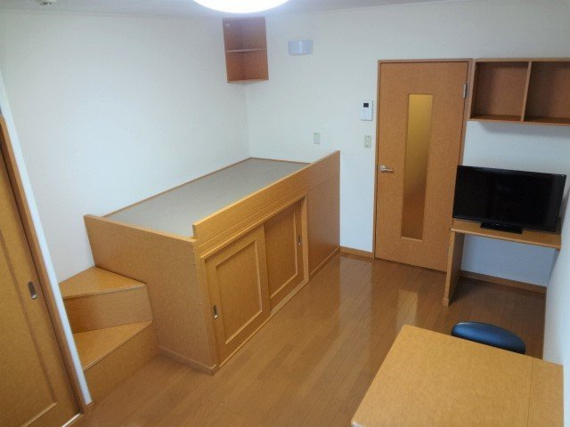 レオパレスタートル【居間・リビング】