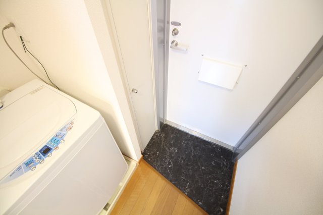 レオパレス西小田【玄関】