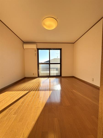 8帖なのでゆっくりくつろげます