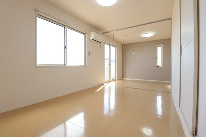 カーサ・エスペランサ【設備】リビング全景（別角度）