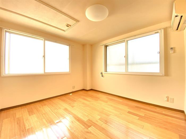 2面採光のお部屋です