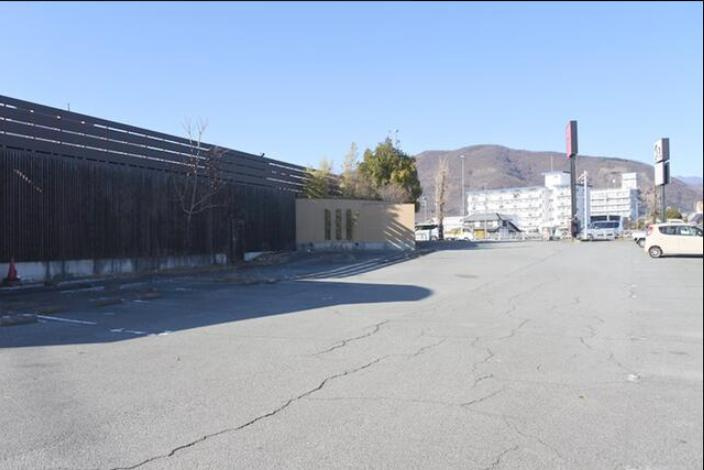 笛吹市石和町四日市場　売店舗・事務所【駐車場】