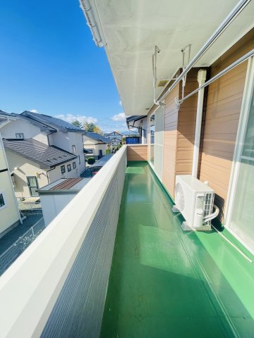 盛岡市北松園２丁目の中古一戸建【バルコニー】陽ざしたっぷり約7帖の広々としたバルコニー。家族や友人とのBBQも楽しめます！