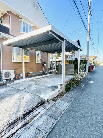 盛岡市北松園２丁目の中古一戸建【駐車場】2019年に耐雪型カーポートに改修。