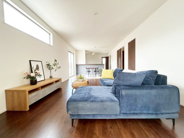 田川市大字川宮4期【居間・リビング】広いリビングでご家族と過ごすのはいかがでしょうか？（※家具等はイメージです）