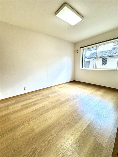 しっかり6帖の取れる洋室です
