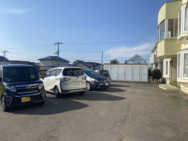 コーポスカイヒルズヴィラ【駐車場】