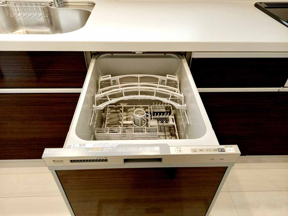 北九州市八幡東区清田1丁目3期【キッチン】時短に繋がる食器洗浄乾燥機付きです。※施工例