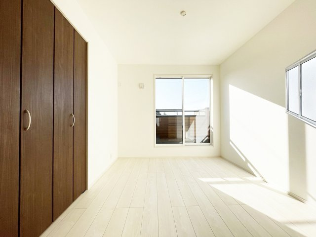 北九州市八幡東区清田1丁目3期【洋室】2階5.2帖洋室。CL完備。バルコニーの面した明るいお部屋です。※施工例