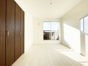 北九州市八幡東区清田1丁目3期【洋室】2階5.2帖洋室。CL完備。バルコニーの面した明るいお部屋です。※施工例