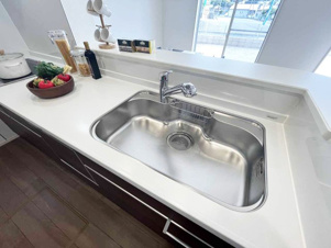 北九州市八幡東区清田1丁目3期【キッチン】蛇口一体型水栓。流量のすくない節湯商品です。　※施工例