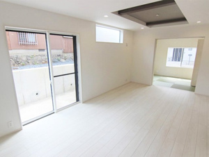 北九州市八幡東区清田1丁目3期【居間・リビング】18.7帖のリビング、折上天井のゆとりある空間です☆　※施工例