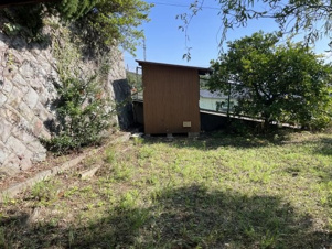 足柄下郡湯河原町宮下の売地【前面道路含む現地写真】敷地内