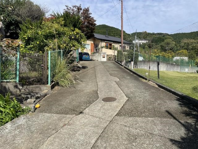 足柄下郡湯河原町宮下の売地【前面道路含む現地写真】前面道路