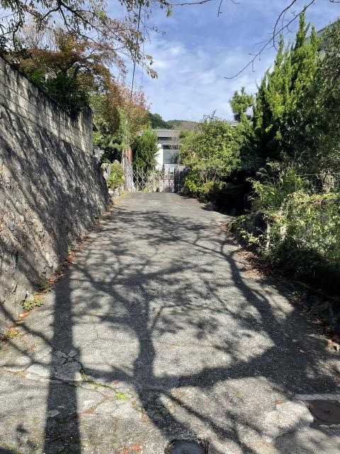 足柄下郡湯河原町宮下の売地【前面道路含む現地写真】共有通路
