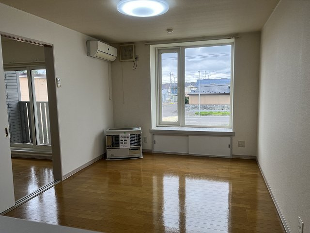 ハイツフィオーレ【居間・リビング】