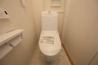 小倉南区横代北町2丁目【トイレ】汚れがツルンと落ち水垢もこびりつかないアクアセラミックを使用※施工例