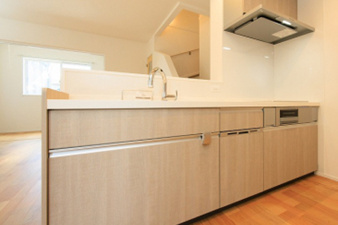 小倉南区横代北町2丁目【キッチン】建売住宅では珍しい「タッチレス水栓」を完備しています。※施工例