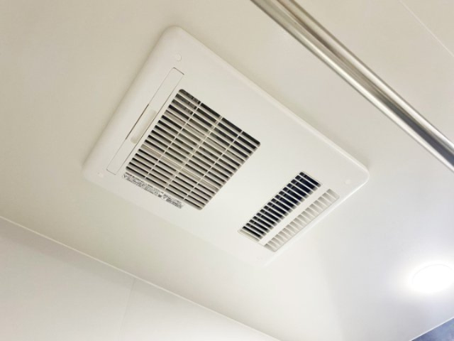 小倉南区横代北町2丁目【浴室】浴室暖房乾燥機を設置済み。ヒートショック予防に繋がります。