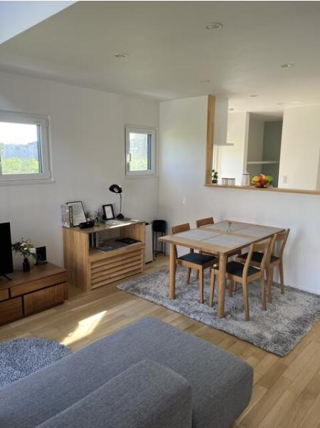 甲府市山宮町　中古戸建【居間・リビング】