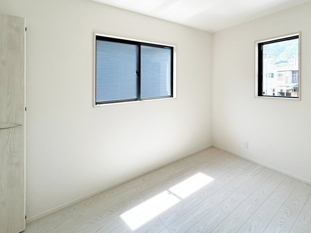 戸畑区丸町3丁目1期【洋室】2階4.5帖の洋室、どんなインテリアにも合うシンプルスタイルです（施工例）
