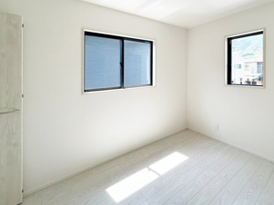 戸畑区丸町3丁目1期【洋室】2階4.5帖の洋室、どんなインテリアにも合うシンプルスタイルです（施工例）
