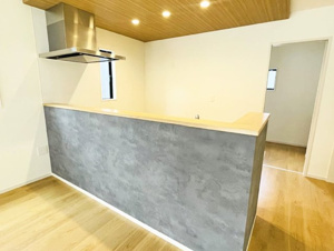 戸畑区丸町3丁目1期【キッチン】ダウンライトは雰囲気UP♪おしゃれなキッチン（施工例）