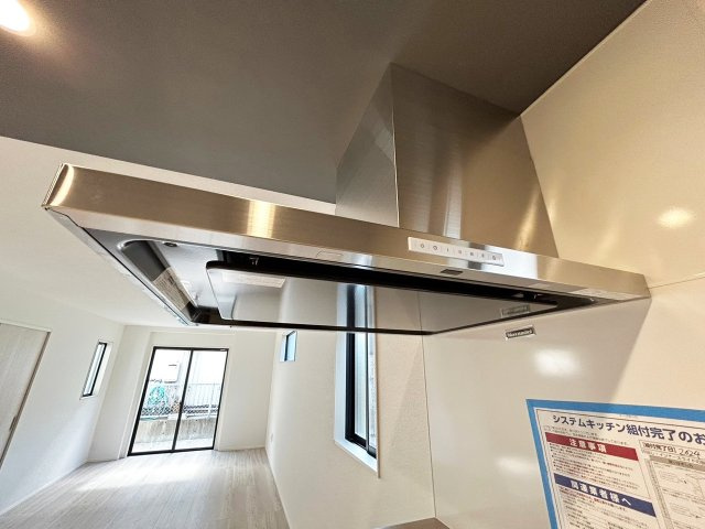 戸畑区丸町3丁目1期【キッチン】油汚れもしっかりガードするレンジフード。（施工例）