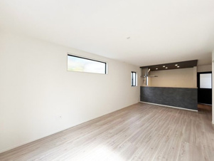 戸畑区丸町3丁目1期【居間・リビング】家族の会話が弾む対面式キッチンの間取りです。（施工例）
