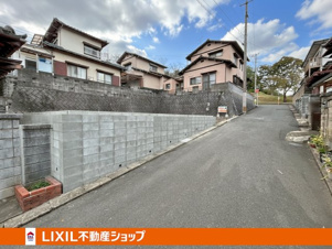 戸畑区丸町3丁目1期【前面道路含む現地写真】約4.6m幅の前面道路、駐車スペース4台分です。　※撮影：11/1