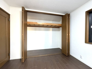 越谷市大字大房の中古一戸建【収納】奥行のある収納で便利ですね。