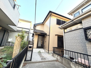 越谷市大字大房の中古一戸建【外観】◆南西向きで陽当たり良好！ 
◆ひろびろ19.1帖のLDK！
◆全居室収納で充実の収納！