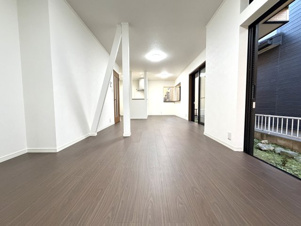 越谷市大字大房の中古一戸建【居間・リビング】ご家族との絆を結ぶリビング空間。 家族と過ごす居心地の良いLDK。