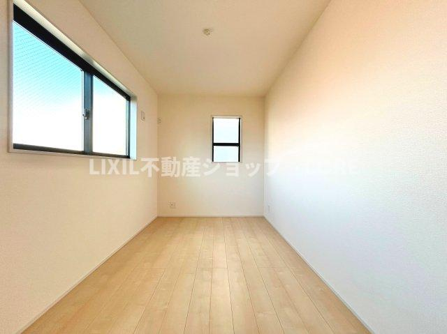 大和市南林間7丁目【寝室】リビングで楽しく過ごした後はゆっくりくつろぐ時間を満喫できる寝室です。