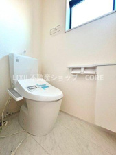 大和市南林間7丁目【トイレ】見た目もスッキリとしたデザインのトイレには温水洗浄暖房便座付き。