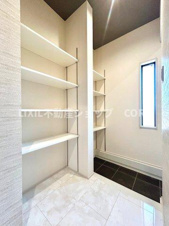 大和市南林間7丁目【玄関】玄関には大きなSICがあり、玄関が散らかることはありません！充実した空間になります。