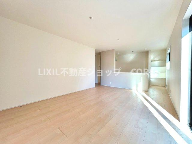 大和市南林間7丁目【居間・リビング】大切なご家族が集まるからこそＬＤＫはこだわりたいですよね！是非、お問合せ下さい。