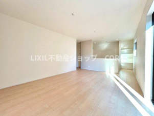 大和市南林間7丁目【居間・リビング】大切なご家族が集まるからこそＬＤＫはこだわりたいですよね！是非、お問合せ下さい。