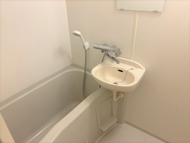 レオパレス小田【浴室】