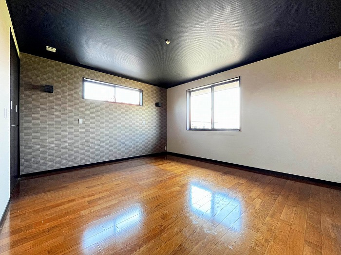 清須市春日上須ケ田　二世帯住宅【洋室】