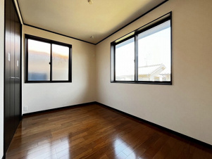 清須市春日上須ケ田　二世帯住宅【洋室】