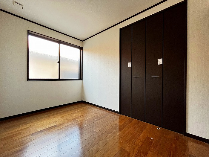 清須市春日上須ケ田　二世帯住宅【洋室】