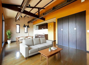 清須市春日上須ケ田　二世帯住宅【居間・リビング】本写真の家具・小物はCGによるイメージです。実際の物件には含まれません。