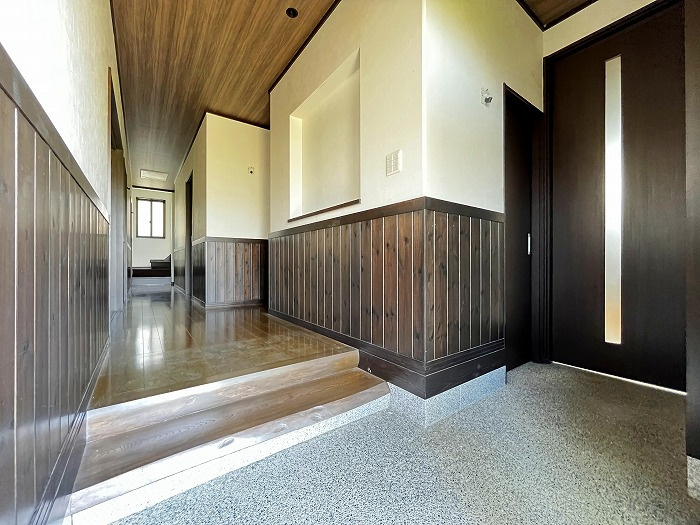 清須市春日上須ケ田　二世帯住宅【玄関】