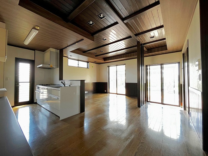 清須市春日上須ケ田　二世帯住宅【居間・リビング】