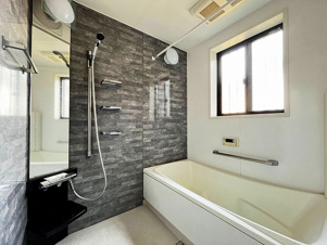 清須市春日上須ケ田　二世帯住宅【浴室】