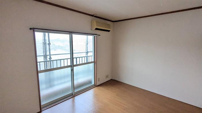 嬉しいエアコン付です！